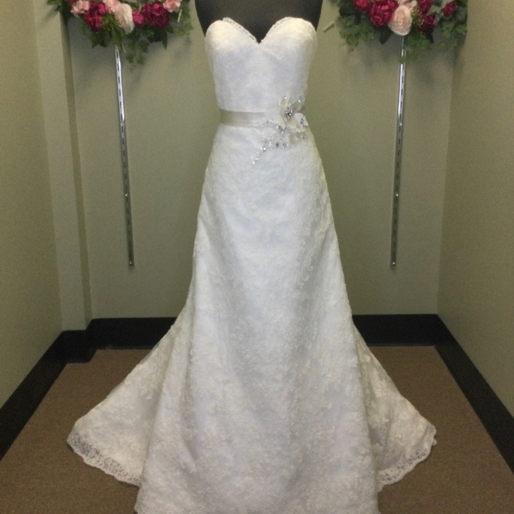 Gorgeous Allure Romance Wedding Dress Size 14, Store Sample, On Sale !!